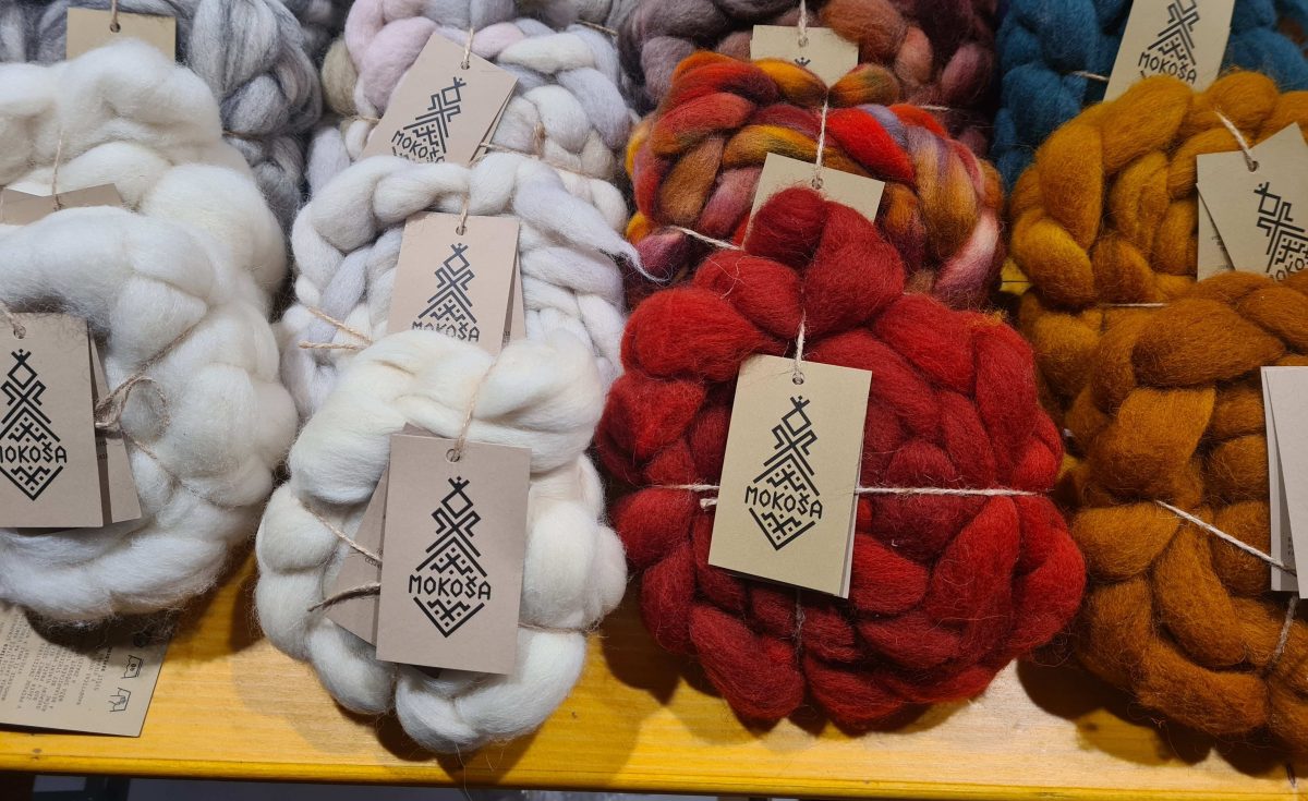 Unspun wool bundles